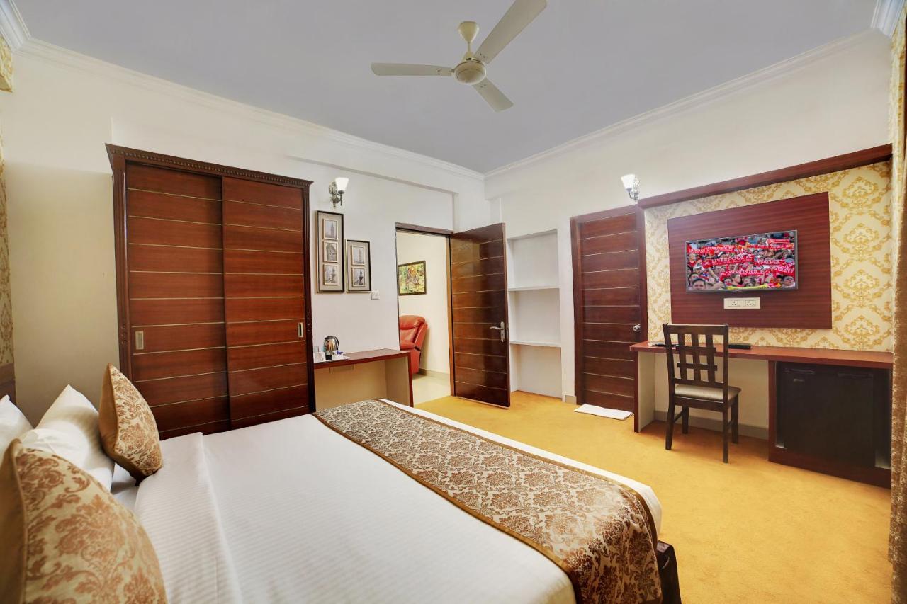 The Liverpool Blue Hotels Bangalore Exterior foto