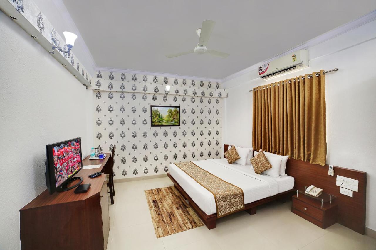 The Liverpool Blue Hotels Bangalore Exterior foto